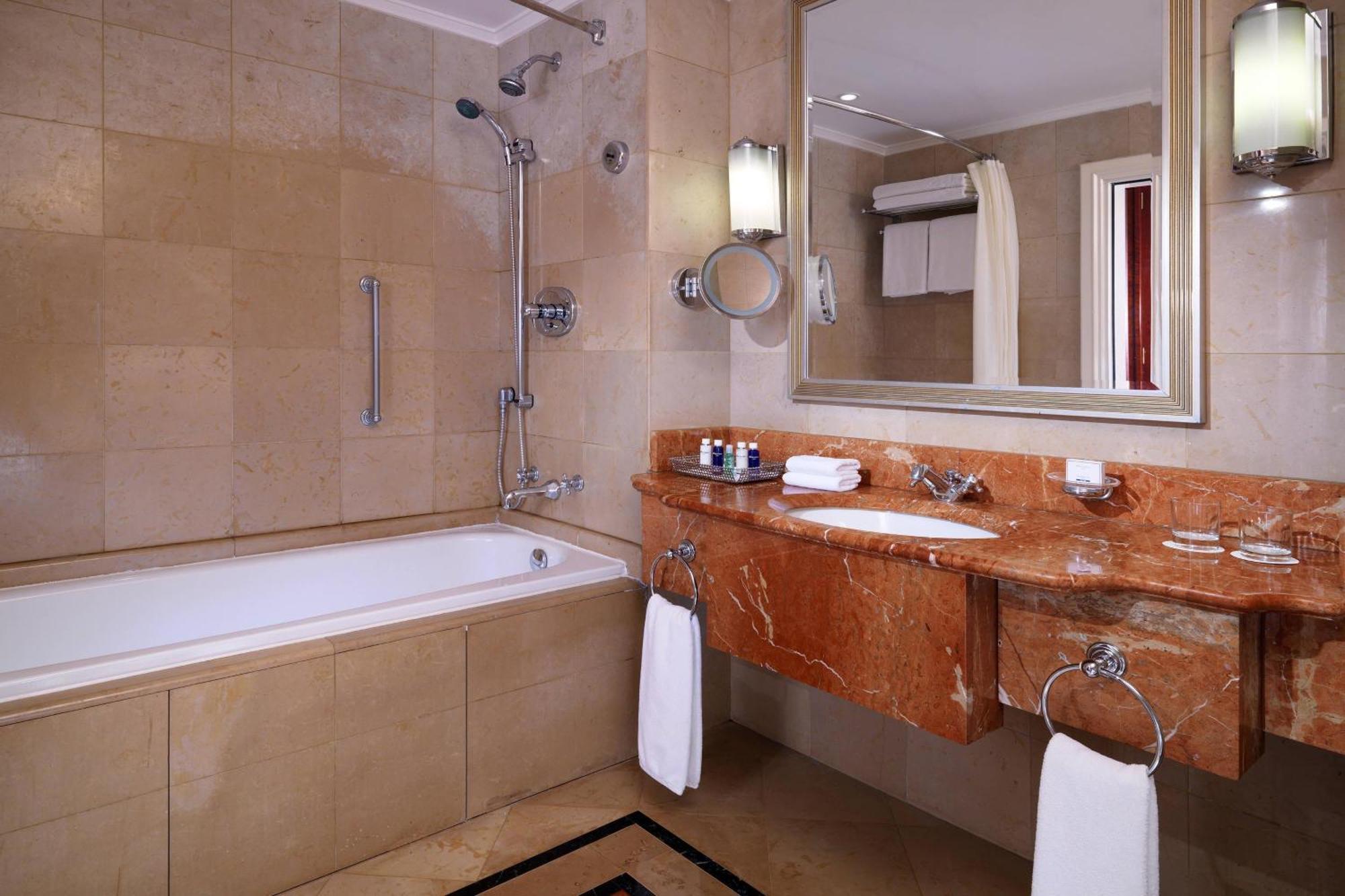 Chambre Lit King-Size Exécutive Plus Spacieuse